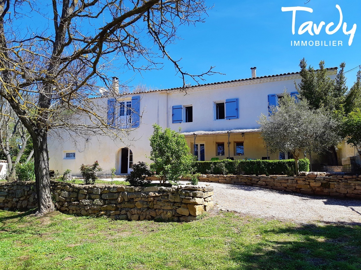 Relais de chasse  du XVIIme - 200 hectares cloturs - 13490 JOUQUES - Aix-en-Provence