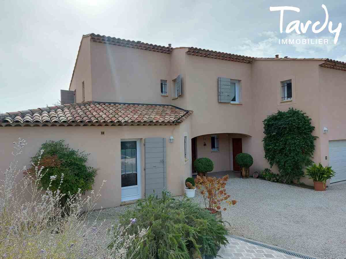 Villa rcente - belles prestations - 84360 LAURIS - Lourmarin