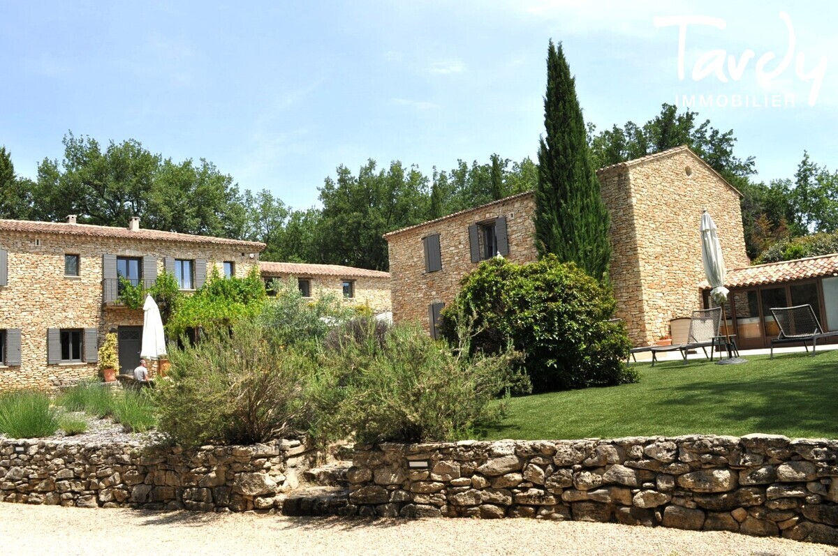 Authentique Mas en pierre  - 84220 GORDES - Gordes - Ensemble de maisons en pierres  Gordes - 84220 Gordes - Tardy Immobilier