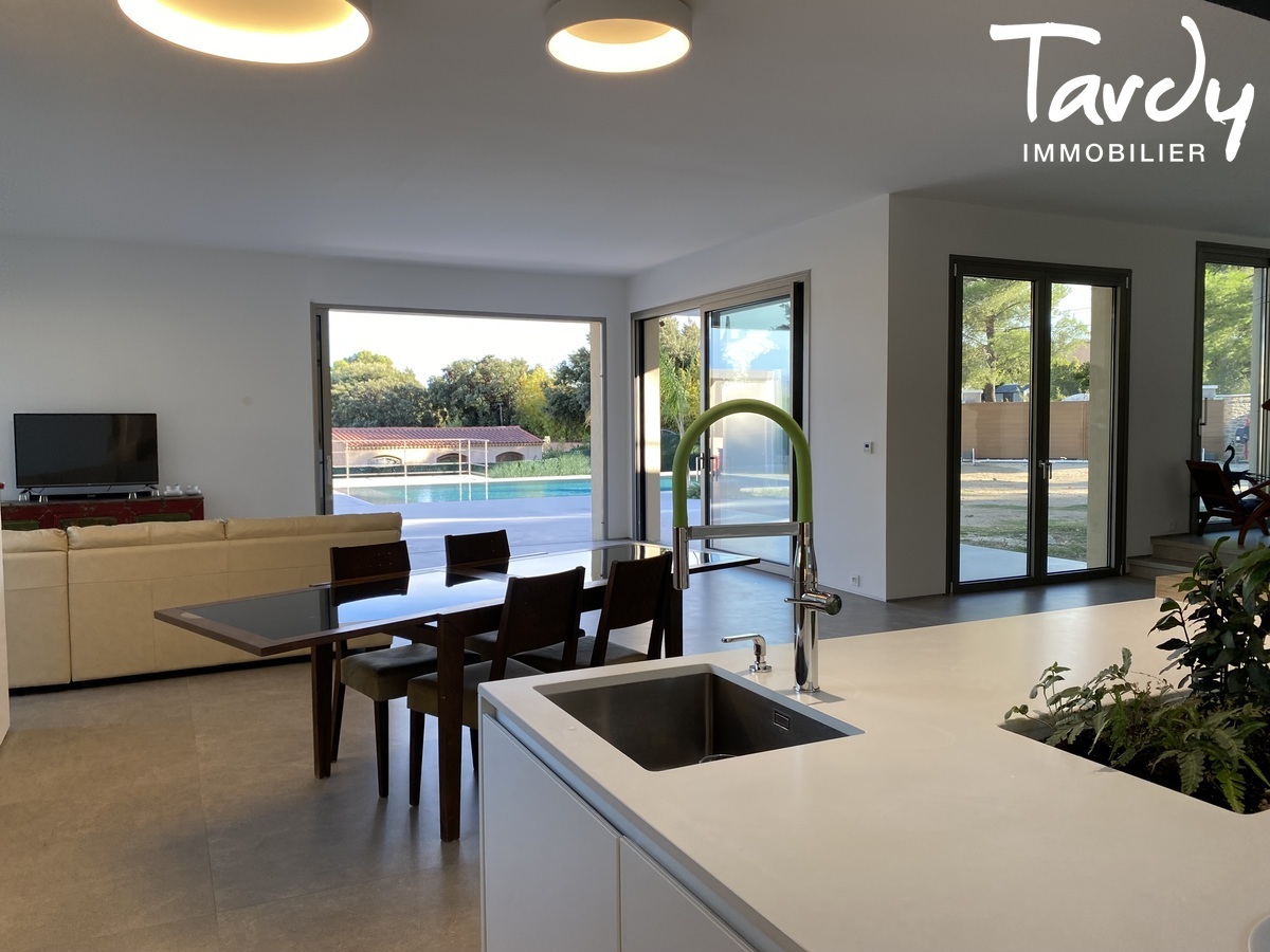 Villa contemporaine, belles prestations, vue dgage  - 83740 LA CADIERE D'AZUR - La Cadire-d'Azur