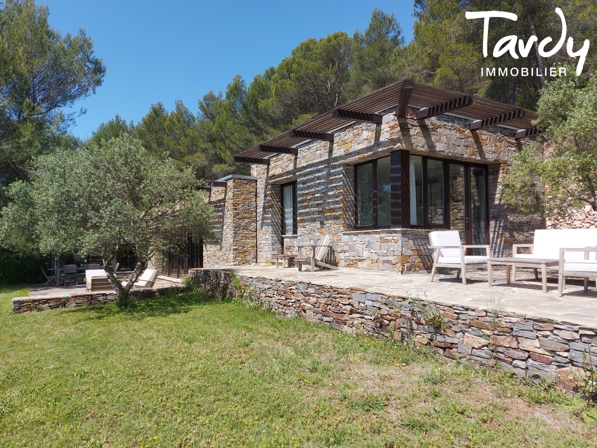 Villa contemporaine - Ecrin de verdure avec vue - 13100 LE THOLONET - Aix-en-Provence