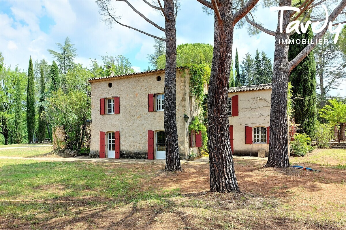 Mas de caractre -  Villecroze - 83 690 PROVENCE VERTE - Villecroze - 20 minutes gare TGV, 40 mn Saint Tropez