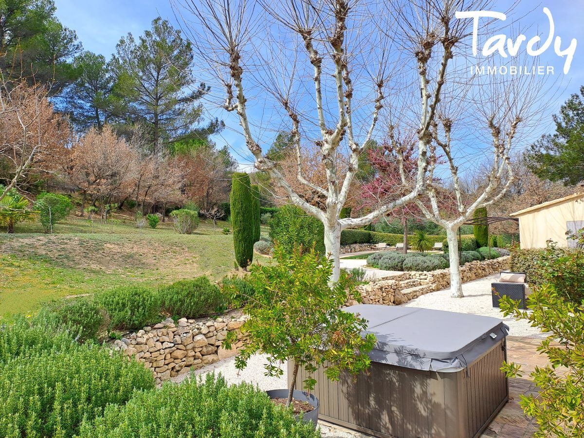 Bastide sur terrain paysag - Jolie vue - 13100 AIX EN PROVENCE - Aix-en-Provence