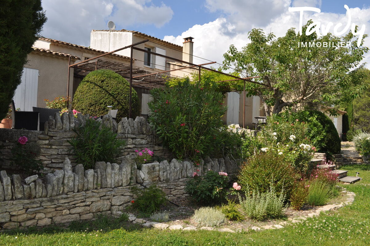 Maison familiale sur grand terrain - 84220 GORDES - Gordes