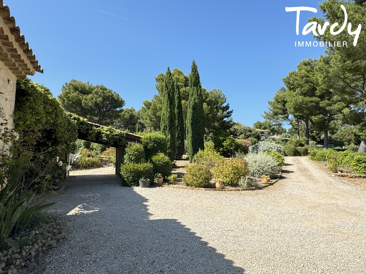 Villa de plain-pied vue mer - 83740 LA CADIERE D'AZUR - La Cadire-d'Azur - Grand terrain vue mer villa plain pied la Cadire d'Azur tardy Immobilier