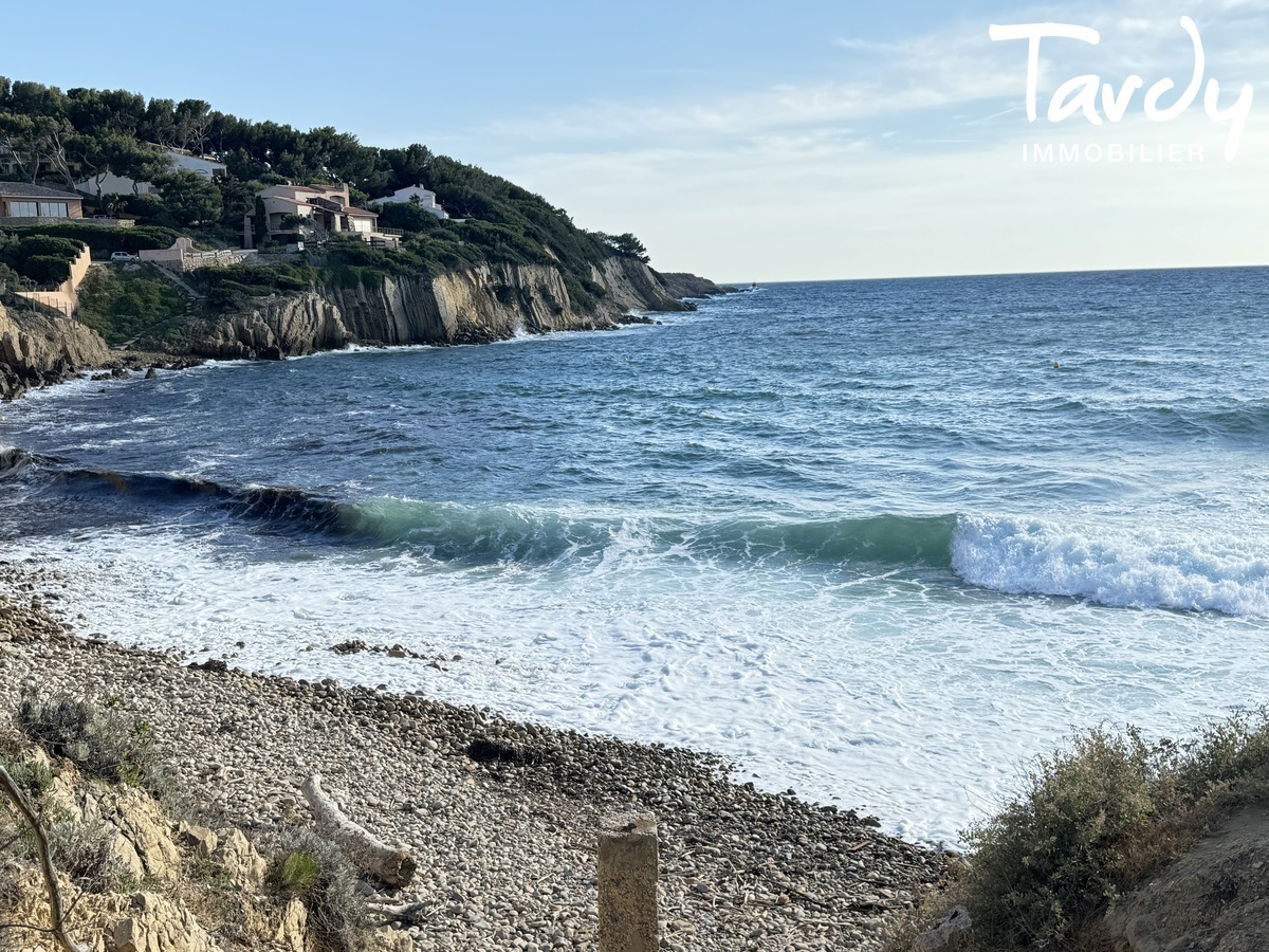 Souvenir d'enfance, les pieds dans l'eau - 83110 SANARY-SUR-MER - Sanary-sur-Mer - Villa accs crique prive Sanary sur Mer Tardy Immobilier