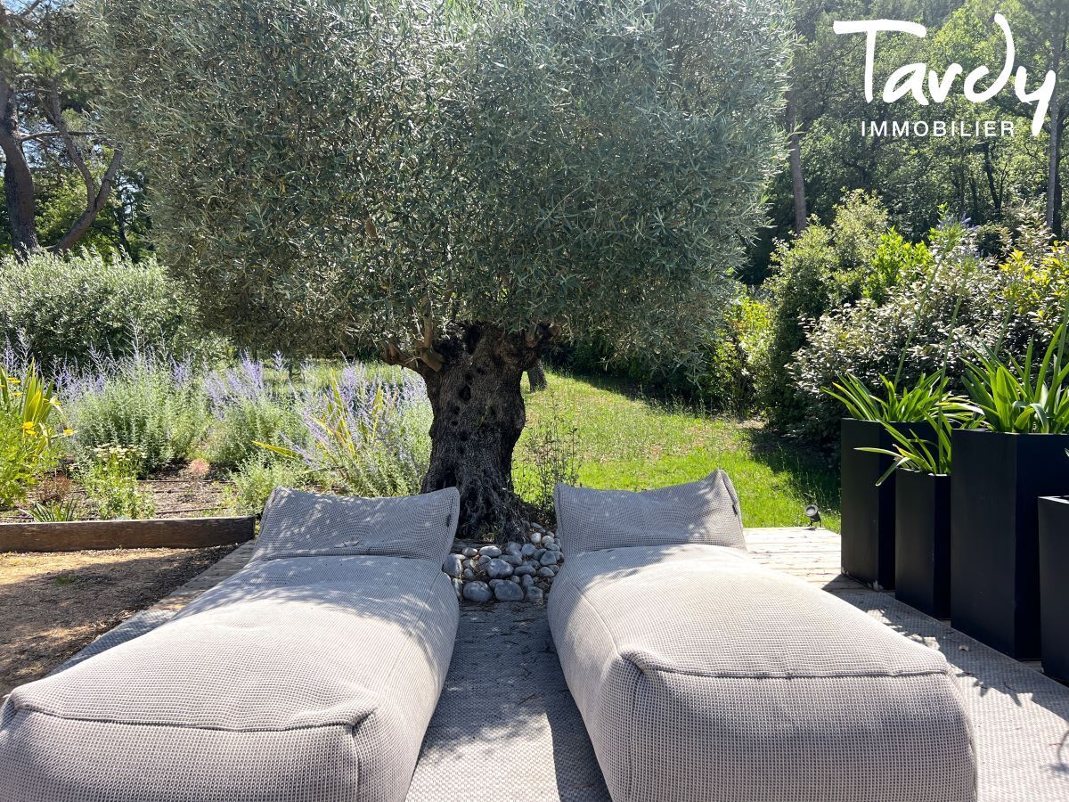 Contemporaine - Jardin paysager avec piscine - 13100 AIX EN PROVENCE - Aix-en-Provence