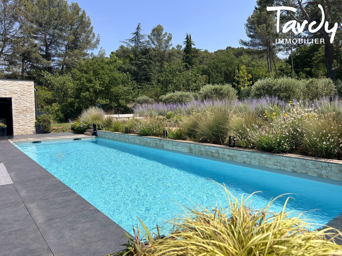 Contemporaine - Jardin paysager avec piscine - 13100 AIX EN PROVENCE - Aix-en-Provence