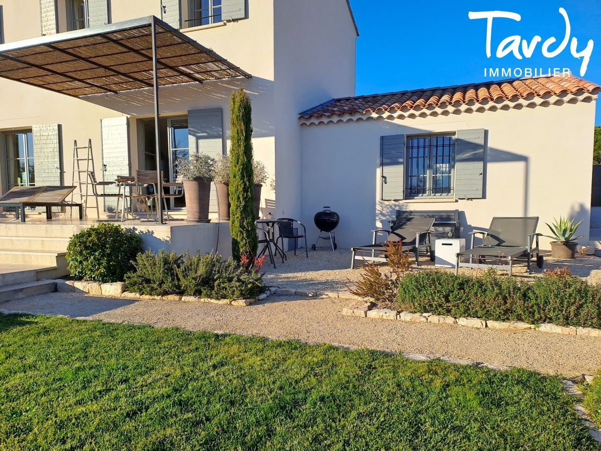 Bastide dans un cadre magnifique et scuris - 84160 PUYVERT - Puyvert