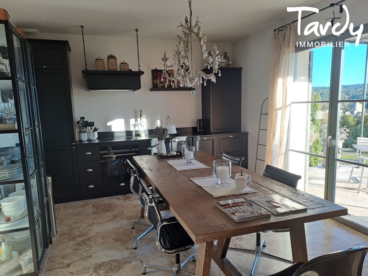 Bastide dans un cadre magnifique et scuris - 84160 PUYVERT - Puyvert