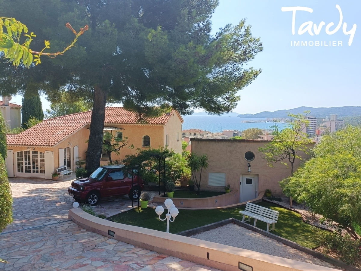 Villa Vue mer, plages et village  pieds  83980 LE LAVANDOU - Le Lavandou