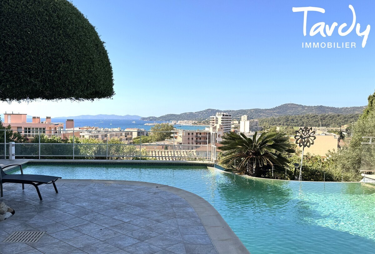 Villa Vue mer  100 m du village, 250 m de la plage  83980 LE LAVANDOU - Le Lavandou