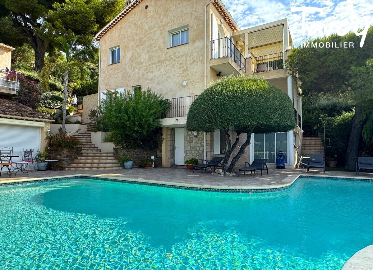 Villa Vue mer  100 m du village, 250 m de la plage  83980 LE LAVANDOU - Le Lavandou