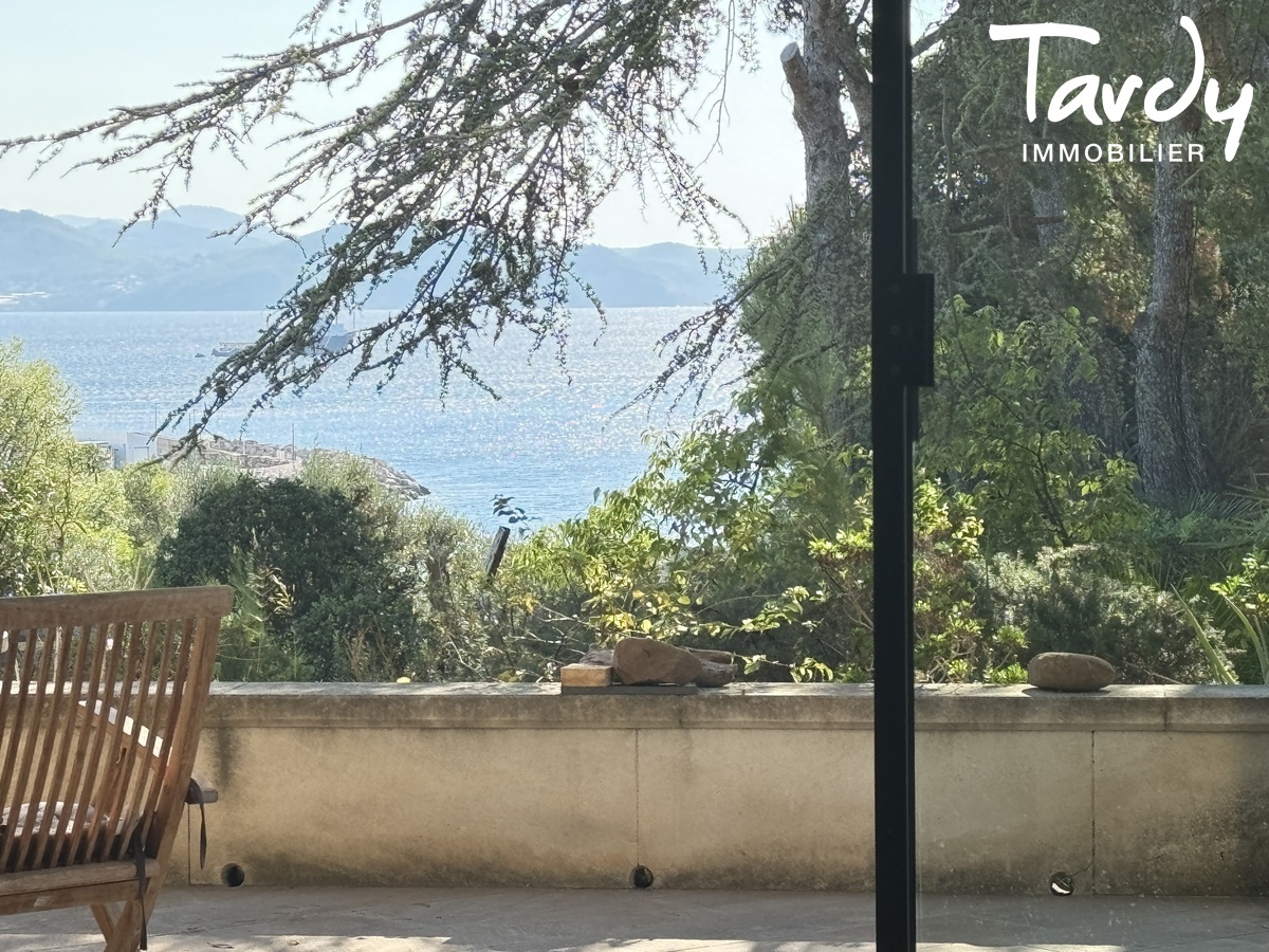 Pieds dans l'eau sur 2 hectares - 13600 LA CIOTAT - La Ciotat - Le Mugel Pieds dans l'eau La Ciotat Tardy Immobilier