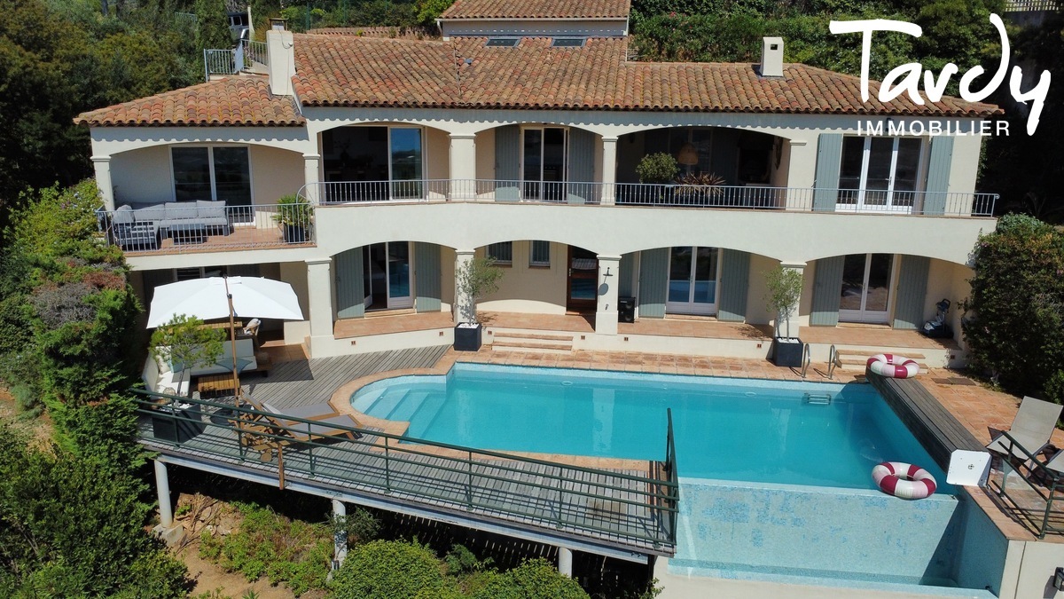 Villa Vue mer, village et plage  pied  83980 LE LAVANDOU - Le Lavandou - Villa 5 chambres vue mer Le Lavandou Tardy Immobilier