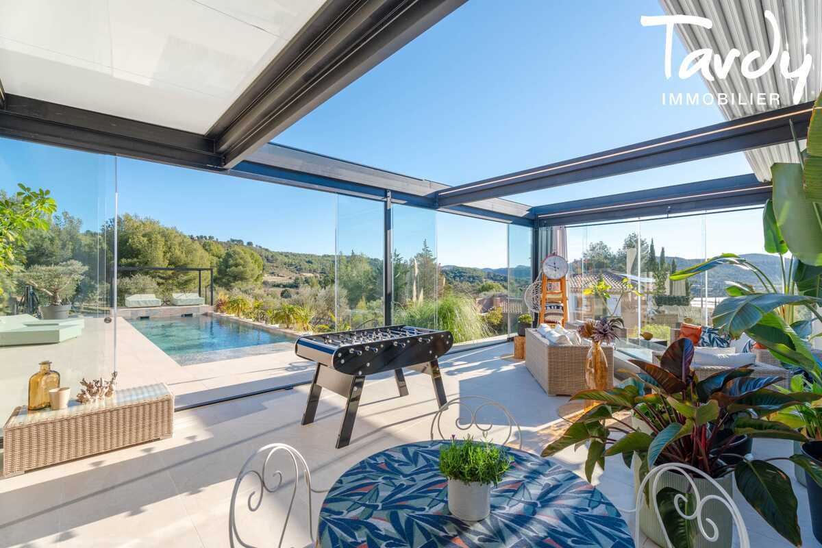 Villa contemporaine rcente - Vue dgage - 83740 LA CADIERE D AZUR - La Cadire-d'Azur